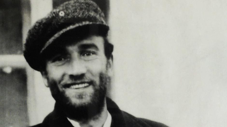 TAJ OSMIJEH MI STEGNE SRCE ( Pjesma o Ljubi Čupiću ) – Miladin Šobić<br src=