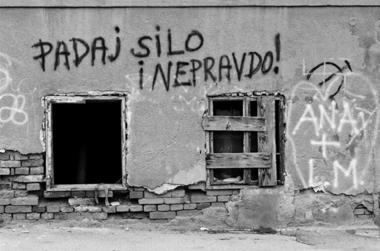 Padaj silo i nepravdo<br src=