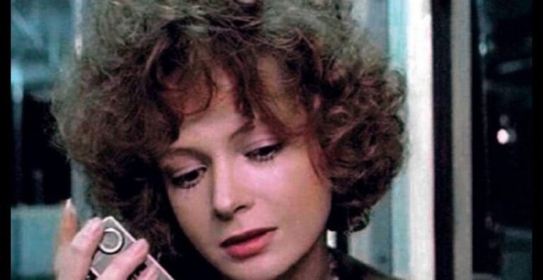 Sretna s jednako nesretnima – Sonja Savić<br src=