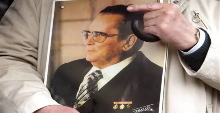 Kad nacionalisti zaigraju na grobu druga Tita<br src=