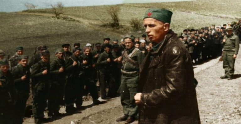 Ovo je partizan koji je sa Bijelim dugmetom snimio pjesmu “Pljuni i zapjevaj moja Jugoslavijo”<br src=