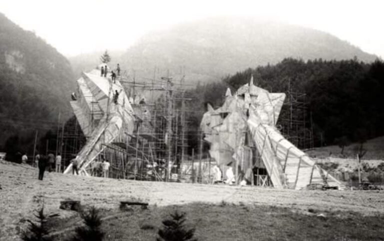 Kako se gradio spomenik na Tjentištu<br src=