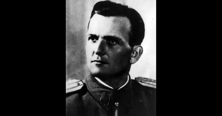 Narodni heroj -TOMO BREULJ VUJA iz Obrovca ( Hrvatska )<br src=